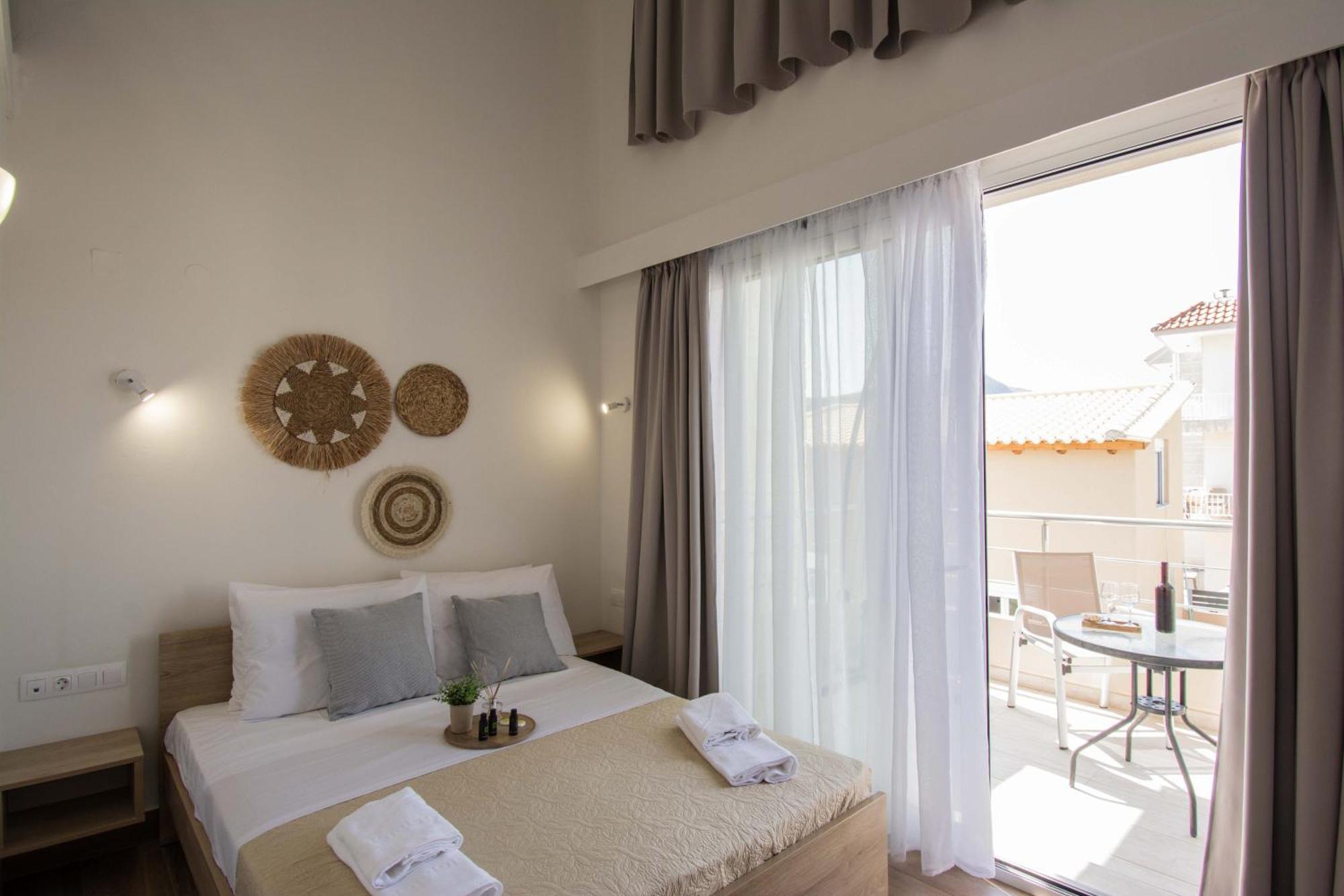 Michalianna Suites "By Checkin" Goúvai Ngoại thất bức ảnh