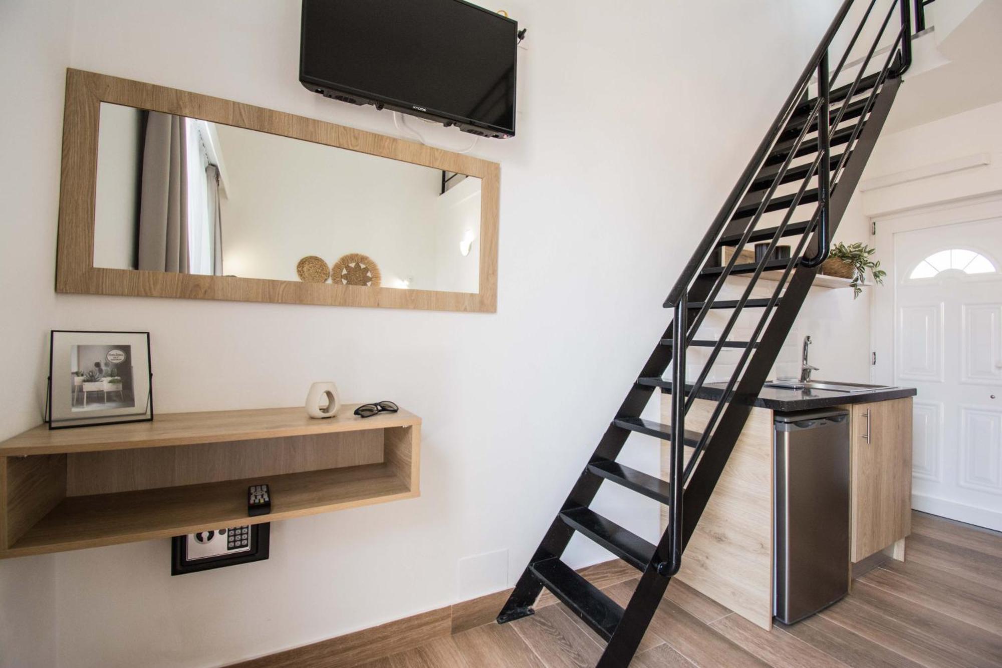 Michalianna Suites "By Checkin" Goúvai Ngoại thất bức ảnh