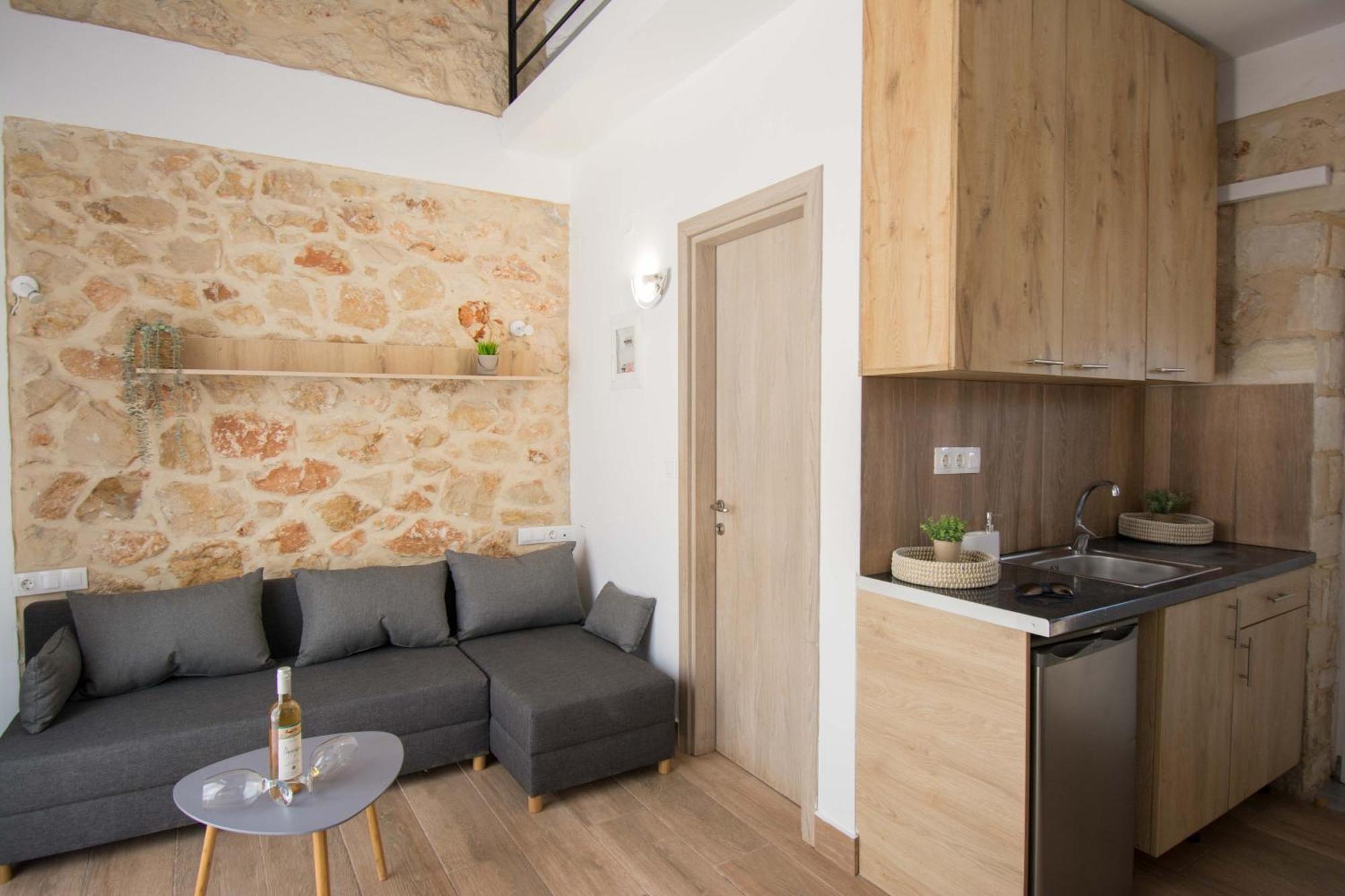 Michalianna Suites "By Checkin" Goúvai Ngoại thất bức ảnh